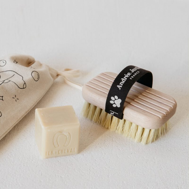 De bain et massage pour chien avec savon - Brosse Artisanale