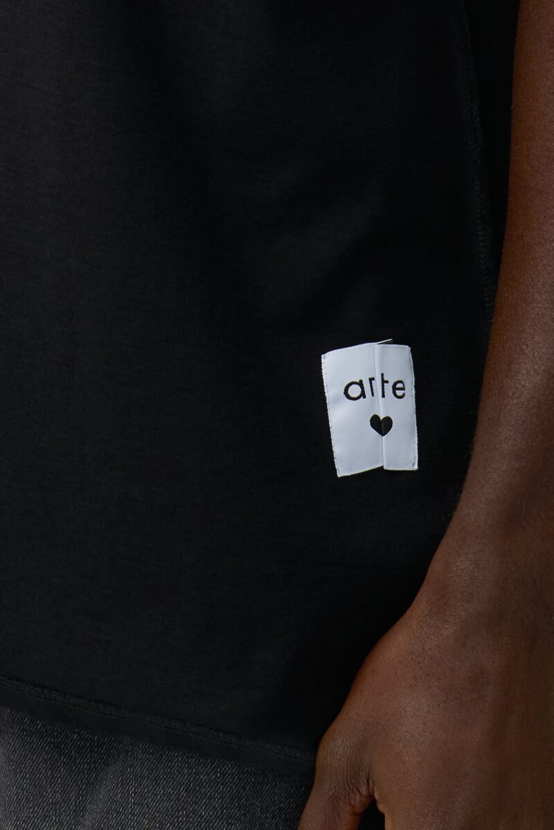 SS26-190TBLACK7.jpg SS26-190TBLACK7.jpg