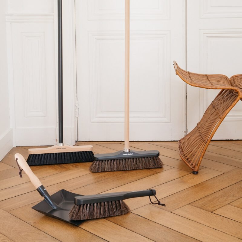 balayette-vintage-noir.jpg balayette-vintage-noir.jpg