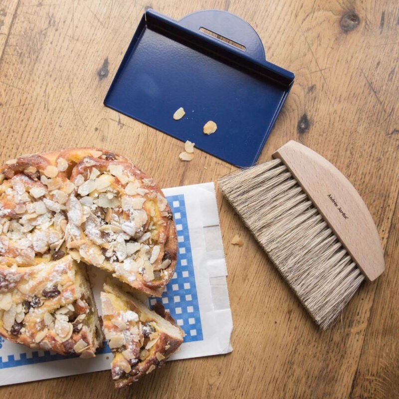 epoussette-table-pain.jpg epoussette-table-pain.jpg