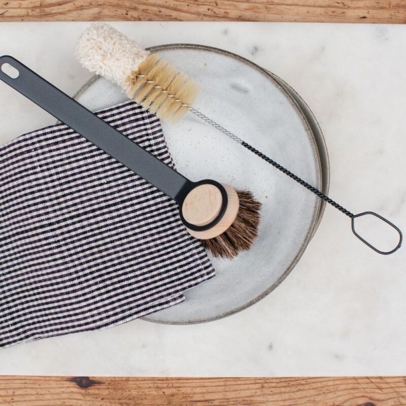 goupillon-noir.jpg goupillon-noir.jpg