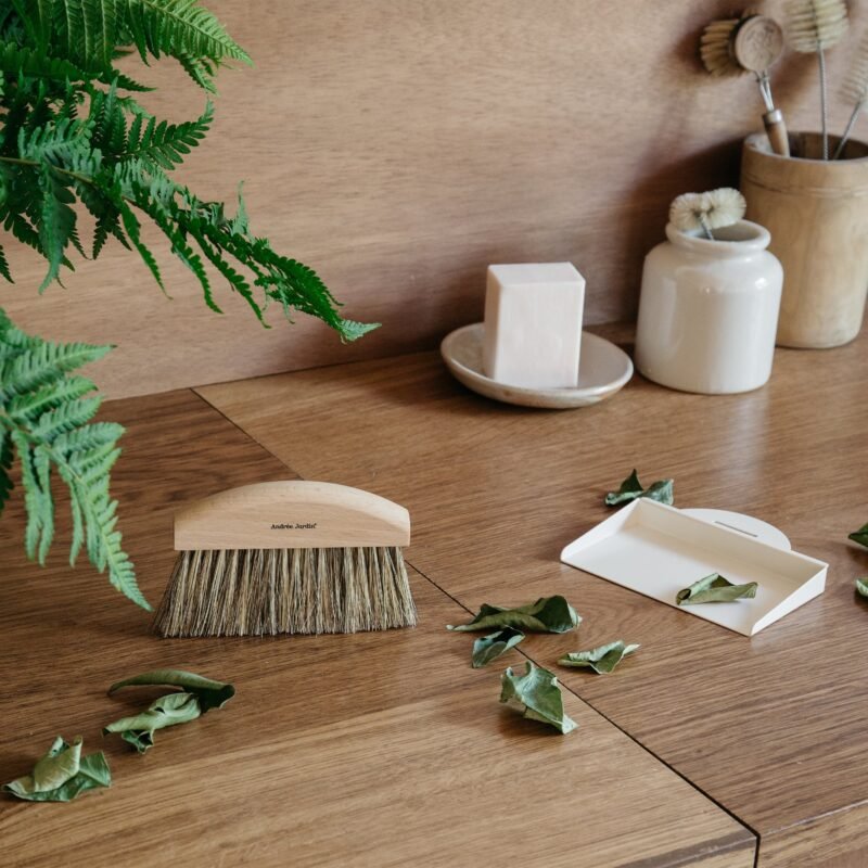 ramasse-miettes-clynk-nature-3167-blanc-2_412448f2-3408-4d25-be7d-eae045d892ec.jpg ramasse-miettes-clynk-nature-3167-blanc-2_412448f2-3408-4d25-be7d-eae045d892ec.jpg